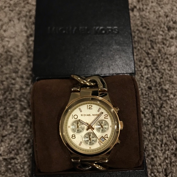 Michael Kors gold link women's watch. - Picture 2 of 3